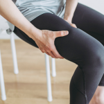got-hip-or-knee-pain?-these-it-band-stretches-can-help